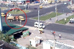 В Астрахани произошло столкновение маршрутного такси и грузового автомобиля