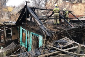 Вчера утром в Астрахани неизвестные подожгли нежилое здание