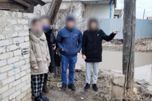 Астраханские полицейские задержали молодых закладчиков