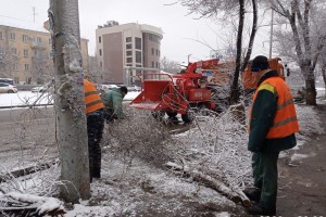 360 коммунальщиков чистят астраханские улицы от снега