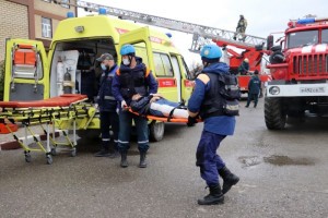Пожарные МЧС России провели учения в больнице Грозного