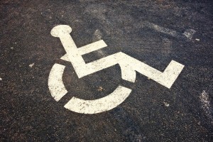Прокуратура оштрафовала астраханский спорткомплекс из-за парковки для инвалидов