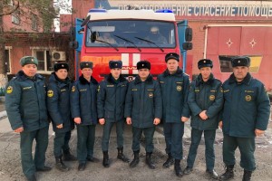 Астраханские пожарные спасли мужчину, который находился без сознания в&#160;задымленной квартире