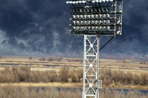 Над Астраханью из-за крупного пожара на 800 кв. м повисла дымка и запах гари