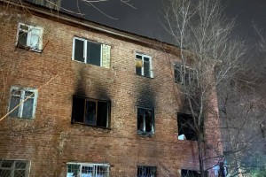 В Астрахани на улице Пороховой горело общежитие