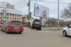 В Астрахани внедорожник едва не улетел с Таможенного моста