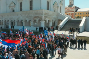 450 астраханцев приняли участие во всероссийском флешмобе в&#160;поддержку Донбасса