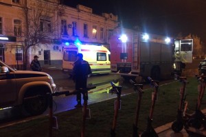 В Астрахани пожарные спасли нетрезвого парня, упавшего у реку