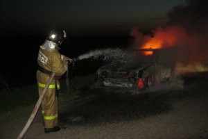 В Астрахани горела машина из-за неисправности электрооборудования
