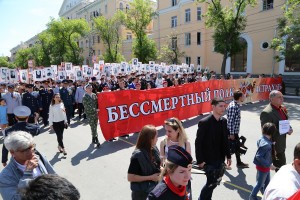 В Астрахани примерно 30 тысяч человек примут участие в шествии «Бессмертного полка»
