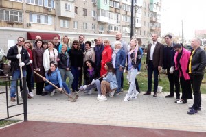 В Астрахани высадили деревья на новой Аллее журналистов