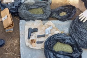 Полиция нашла в доме астраханца схрон с оружием, наркотиками и боеприпасами