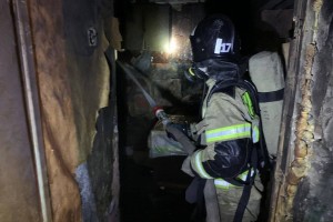 На улице Писарева в Астрахани загорелся жилой дом из-за неосторожности