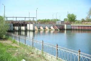 В городских каналах Астрахани понижают уровень воды