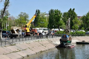 В Астрахани фрегат «Орёл» вернули на Варвациевский канал
