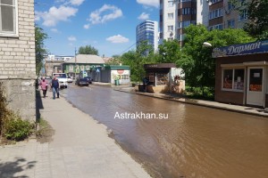 Опрессовка труб в&#160;Астрахани обернулась коммунальным фонтаном
