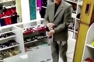 Астраханец украл вещи из женского магазина
