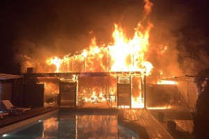 В Астрахани на площади 168 кв. метров сгорел жилой дом