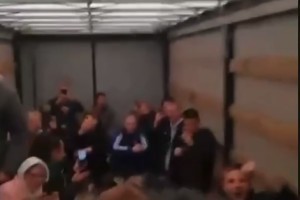 Фанаты ФК «Оренбург» едут на матч в Астрахань в прицепе грузовика