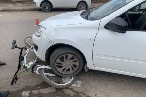 В Астрахани 39-летняя автоледи наехала на 10-летнего велосипедиста