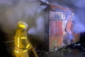 Из-за короткого замыкания в Астрахани сгорел гараж