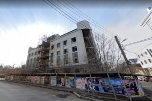 Ночью неизвестные подожгли заброшенное здание на улице Кирова в Астрахани