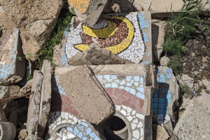 Астраханцы нашли части мозаики из городка &#171;Русь былинная&#187;