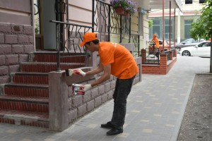 За сутки в Астрахани закрасили более 50 вандальных надписей