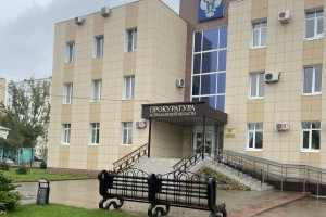 Семье в Астрахани не хотели выплачивать 1,3 млн рублей за аварийное жилье