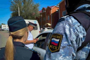 В Астрахани приставы, сотрудники ГИБДД, налоговой и почты вышли на рейд