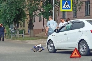В Астрахани после столкновения с иномаркой пострадал водитель мопеда