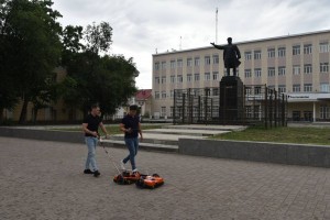 В Астрахани у памятника Кирова проверили территорию на наличие пустот
