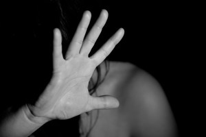 37-летний астраханец проник в дом к пожилой односельчанке и изнасиловал ее