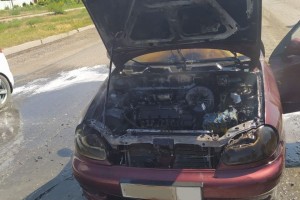 Вчера днем в Астрахани загорелась машина