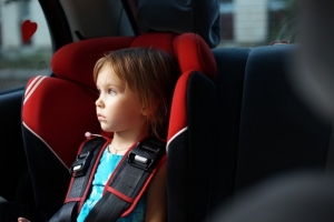 Большинство россиян считают, что за безопасность ребенка в автомобиле должны отвечать родители