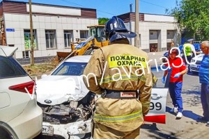 В Астрахани таксист не выдержал дистанцию и попал в аварию
