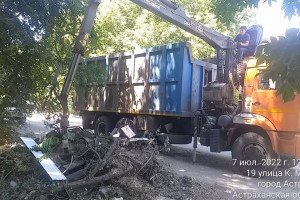 Коммунальщики Астрахани ежедневно устраняют до восьми несанкционированных свалок