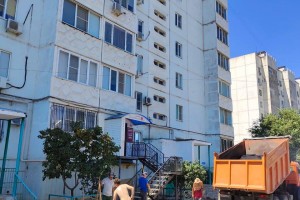 В Ленинском районе Астрахани приводят в порядок дворы