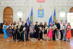 В Астрахани наградили выпускников медалью &#171;Гордость Астраханской области&#187;