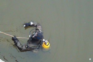 Астраханские водолазы ищут на Городском пляже утонувшего мужчину