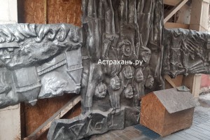 В Астрахани продают панно советской эпохи из здания Станкозавода