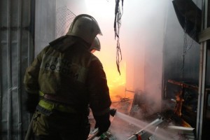 Ночью в Астраханской области сгорели дом и квартира