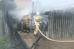 Из-за короткого замыкания под Астраханью загорелась летняя кухня