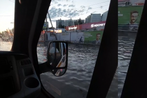 Астраханские улицы продолжают тонуть после ливня