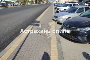 Астраханцы пожаловались на ужасное состояние тротуара на улице Бакинской