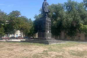 В центре Астрахани памятник Кирову может уйти под землю