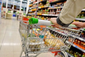 Российские супермаркеты начнут продавать просрочку