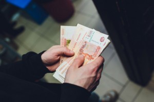 Астраханец-фантазёр обманул своего друга на 400 000 рублей