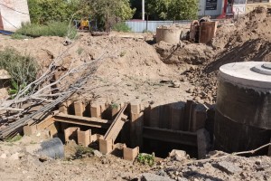 «Астрводоканал» обещал до 15 сентября отремонтировать канализацию на Бориса Алексеева