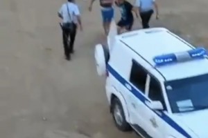 Полицейские задержали астраханца, который хулиганил и&#160;бегал за детьми